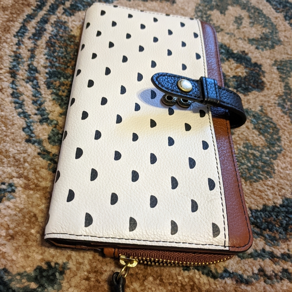 Fossil Patterned Fiona Clutch NWT